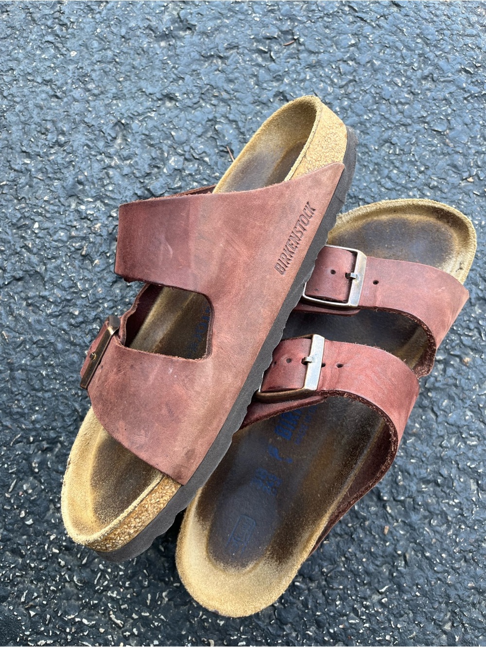 Birkenstock Arizona Soft Footbed Sandals
Habana Brown Leather